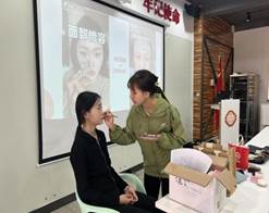 教授修容技巧